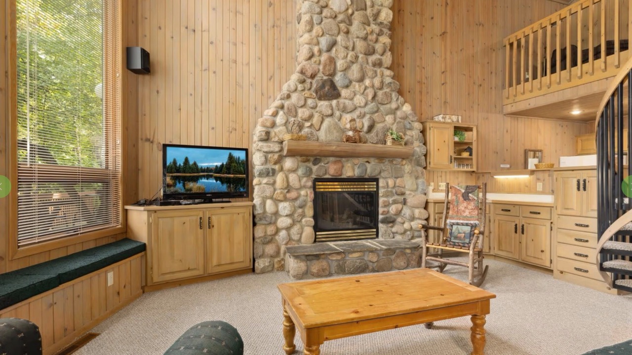 Photo of Livingroom in Lake Shore