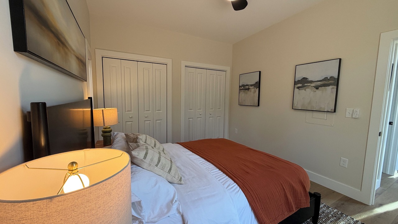 Photo of Bedroom in Maple City