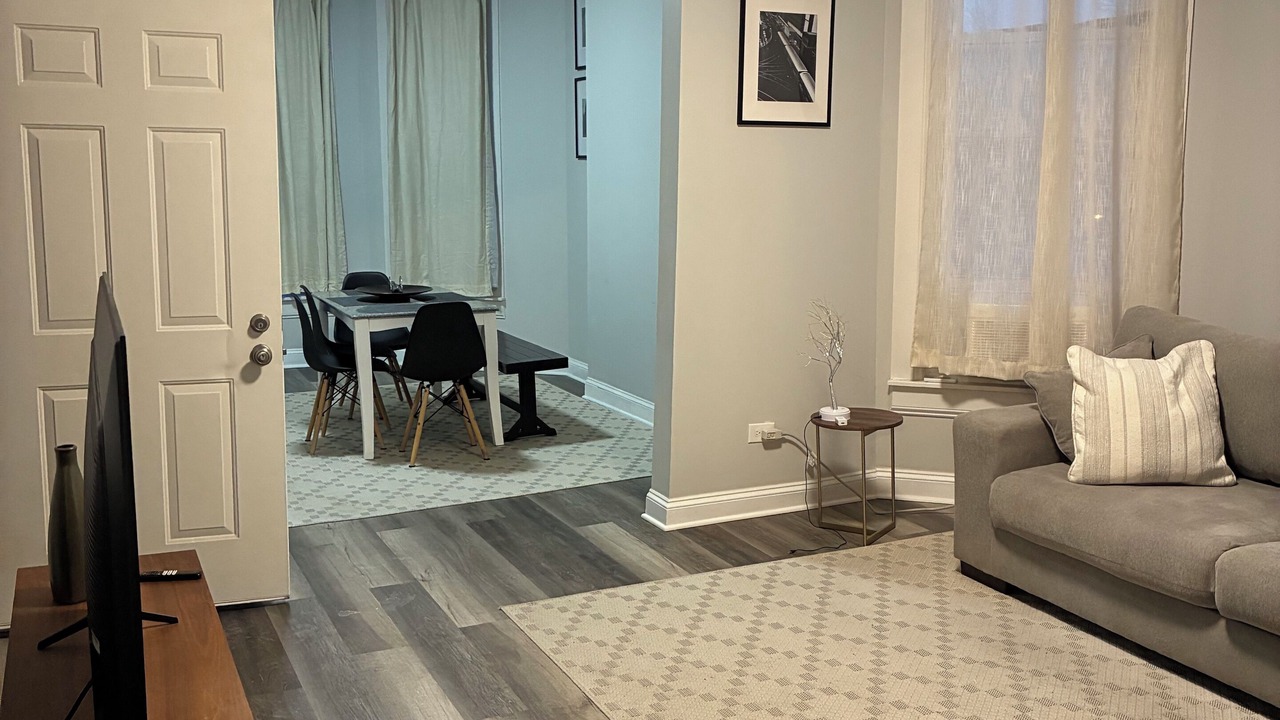 Photo of Livingroom in East Garfield Park