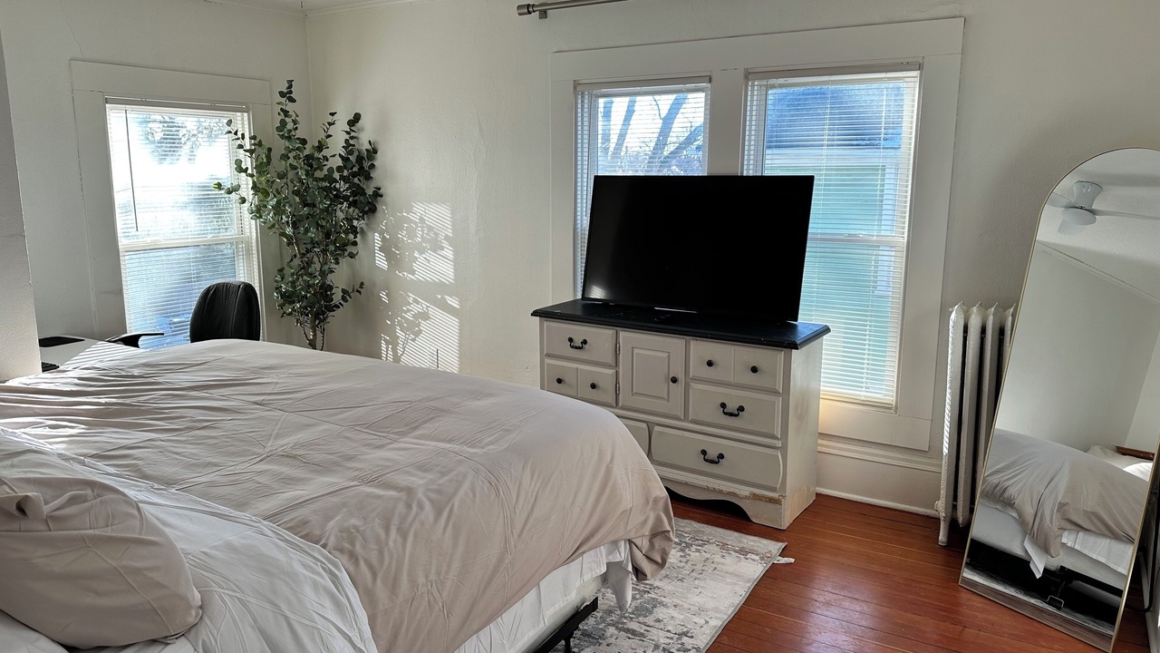 Photo of Bedroom in Summit - University