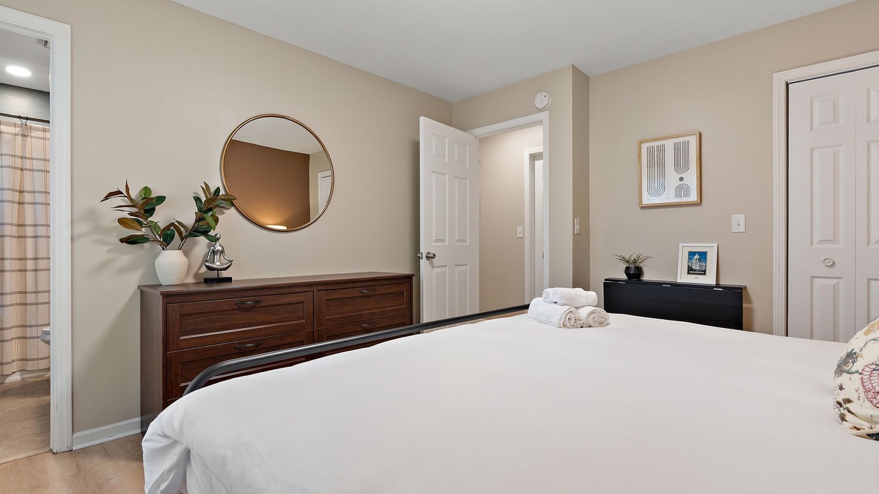 Photo of Bedroom in Summit - University