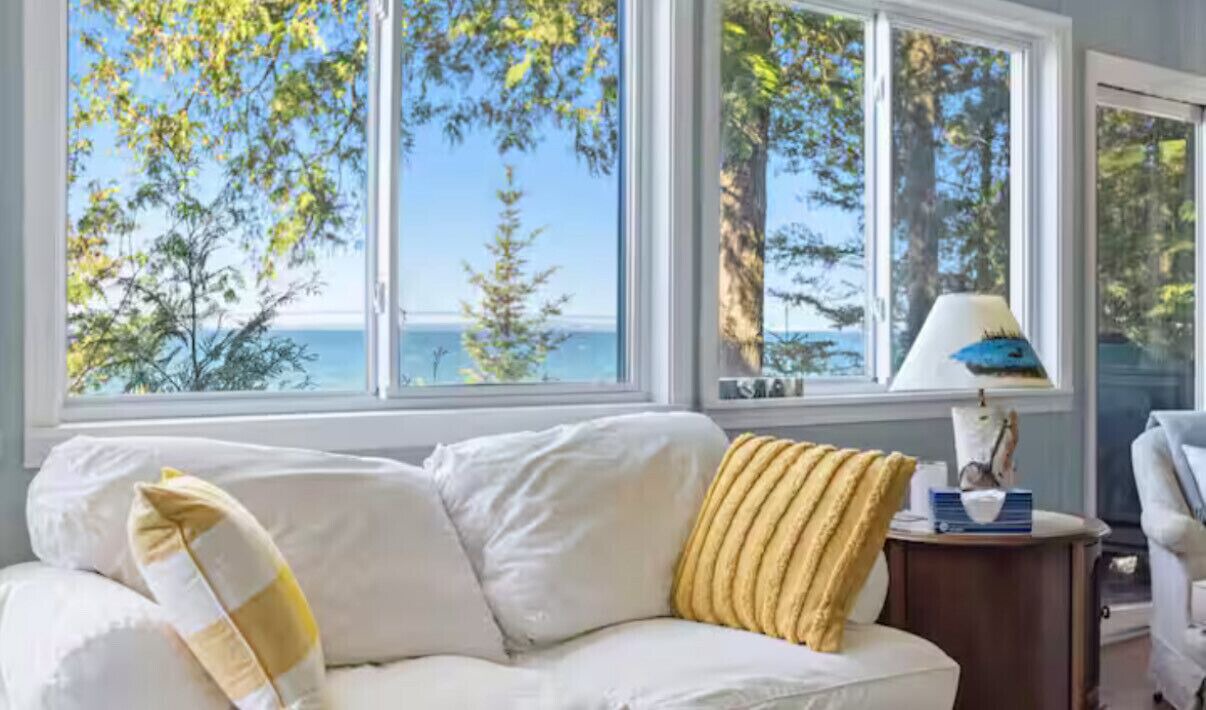 Photo of Livingroom in Mackinaw City