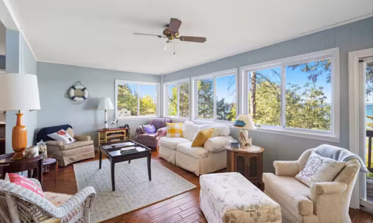 Photo of Livingroom in Mackinaw City