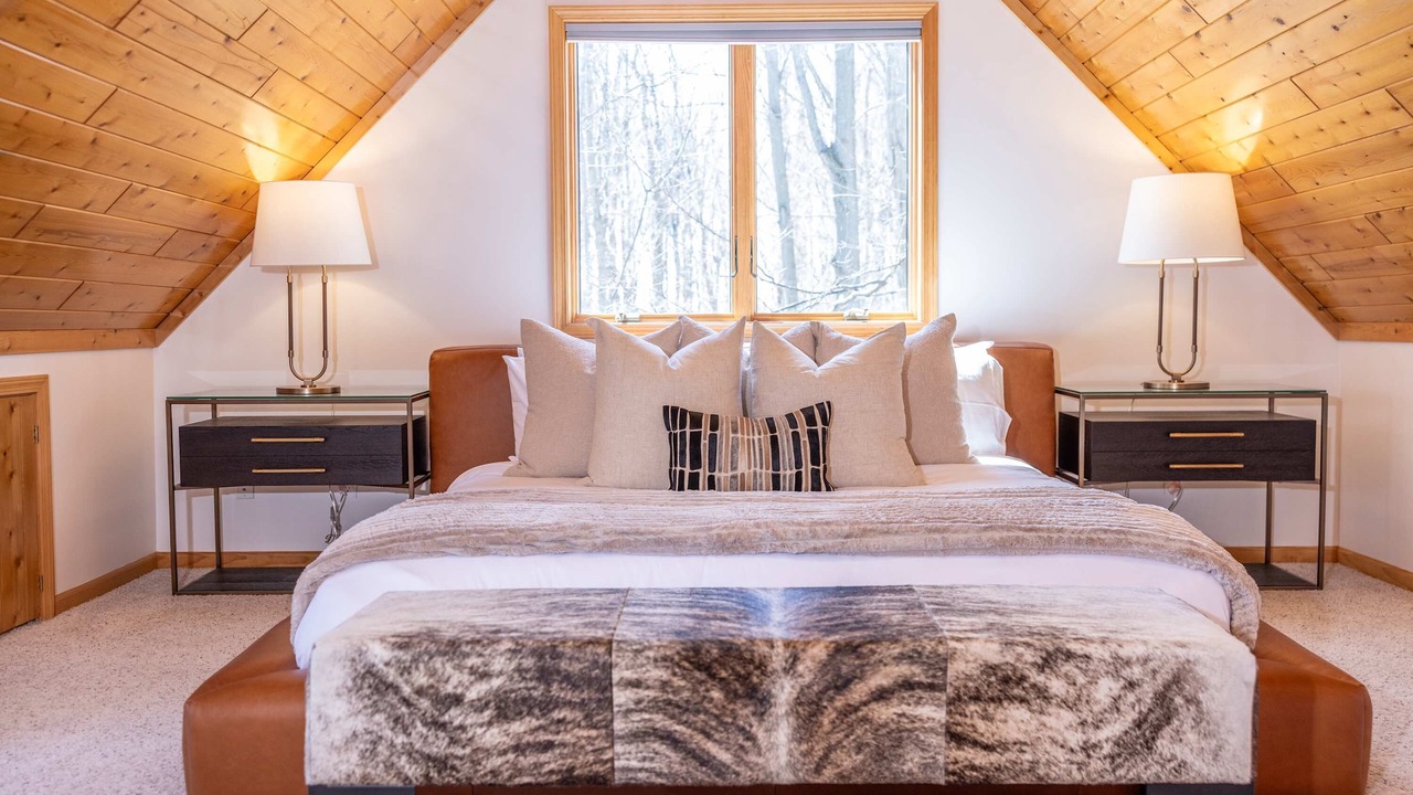 Photo of Bedroom in Acme