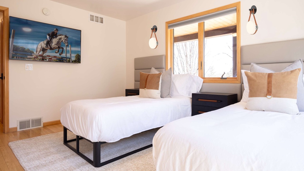 Photo of Bedroom in Acme