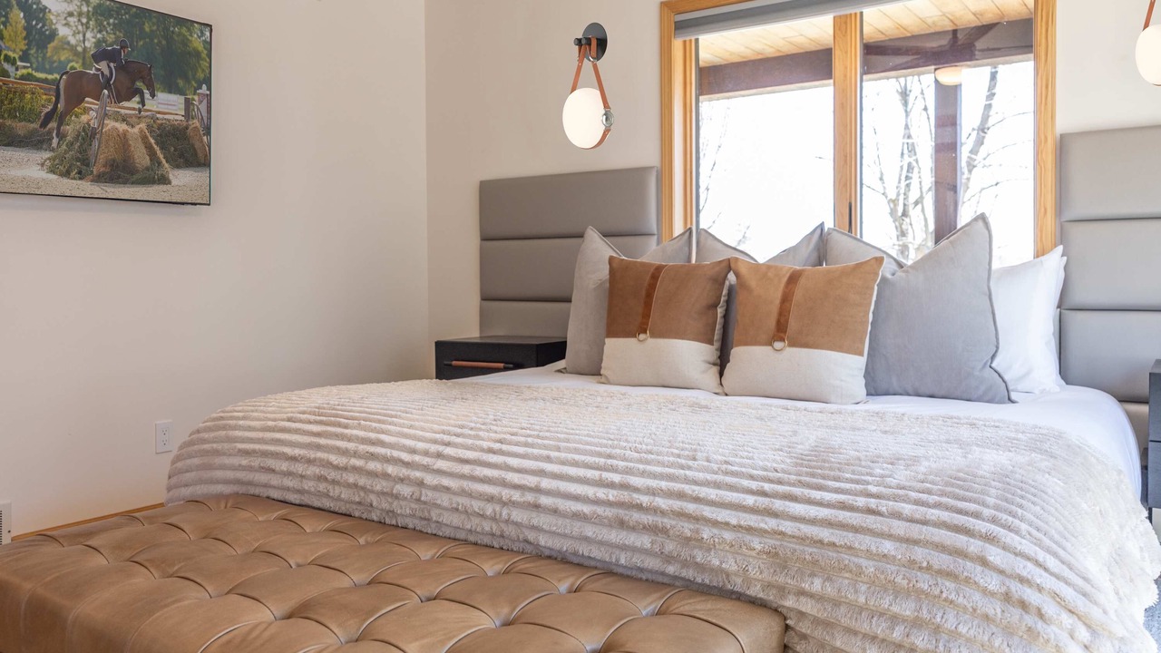 Photo of Bedroom in Acme