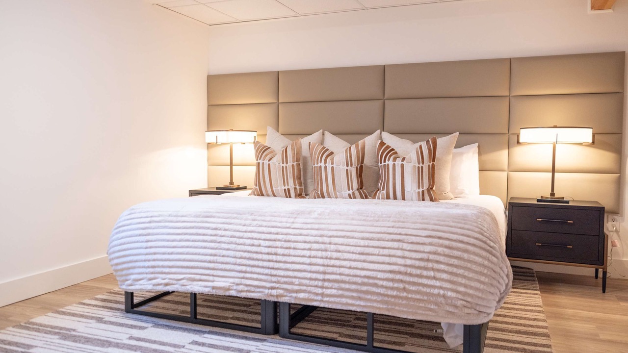 Photo of Bedroom in Acme