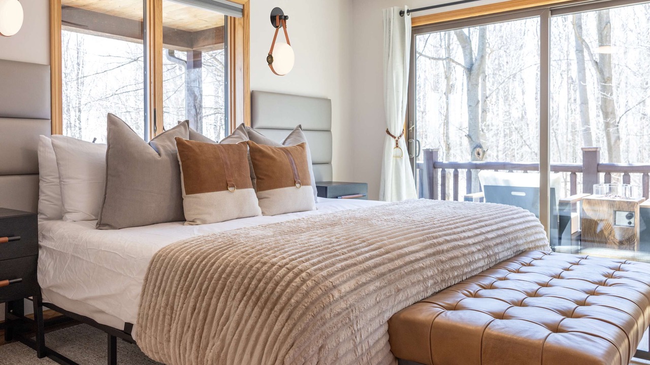Photo of Bedroom in Acme