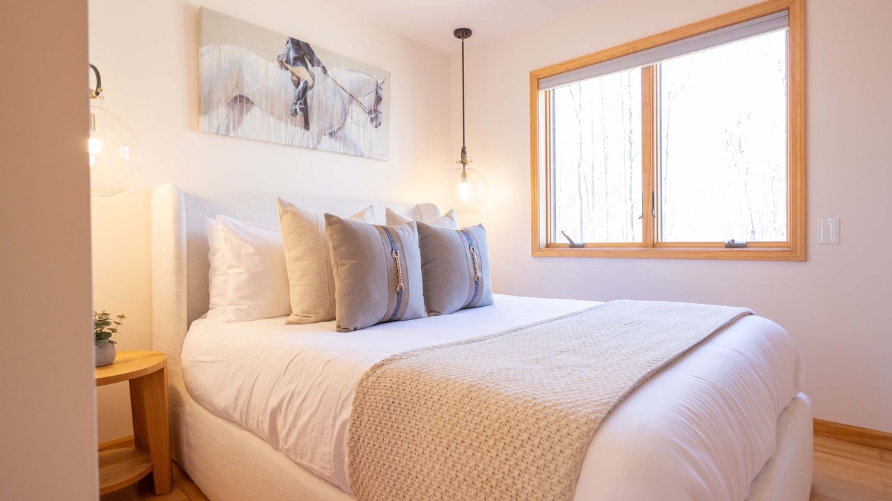 Photo of Bedroom in Acme