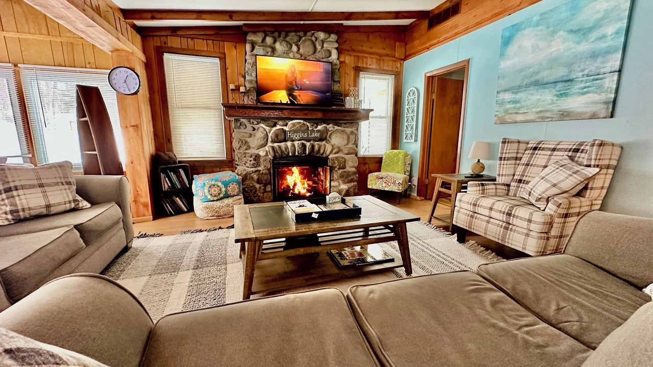 Photo of Livingroom in Higgins Lake