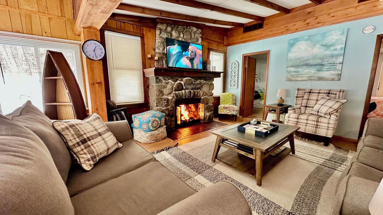 Photo of Livingroom in Higgins Lake