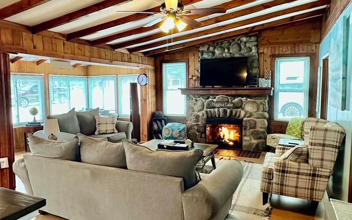 Photo of Livingroom in Higgins Lake