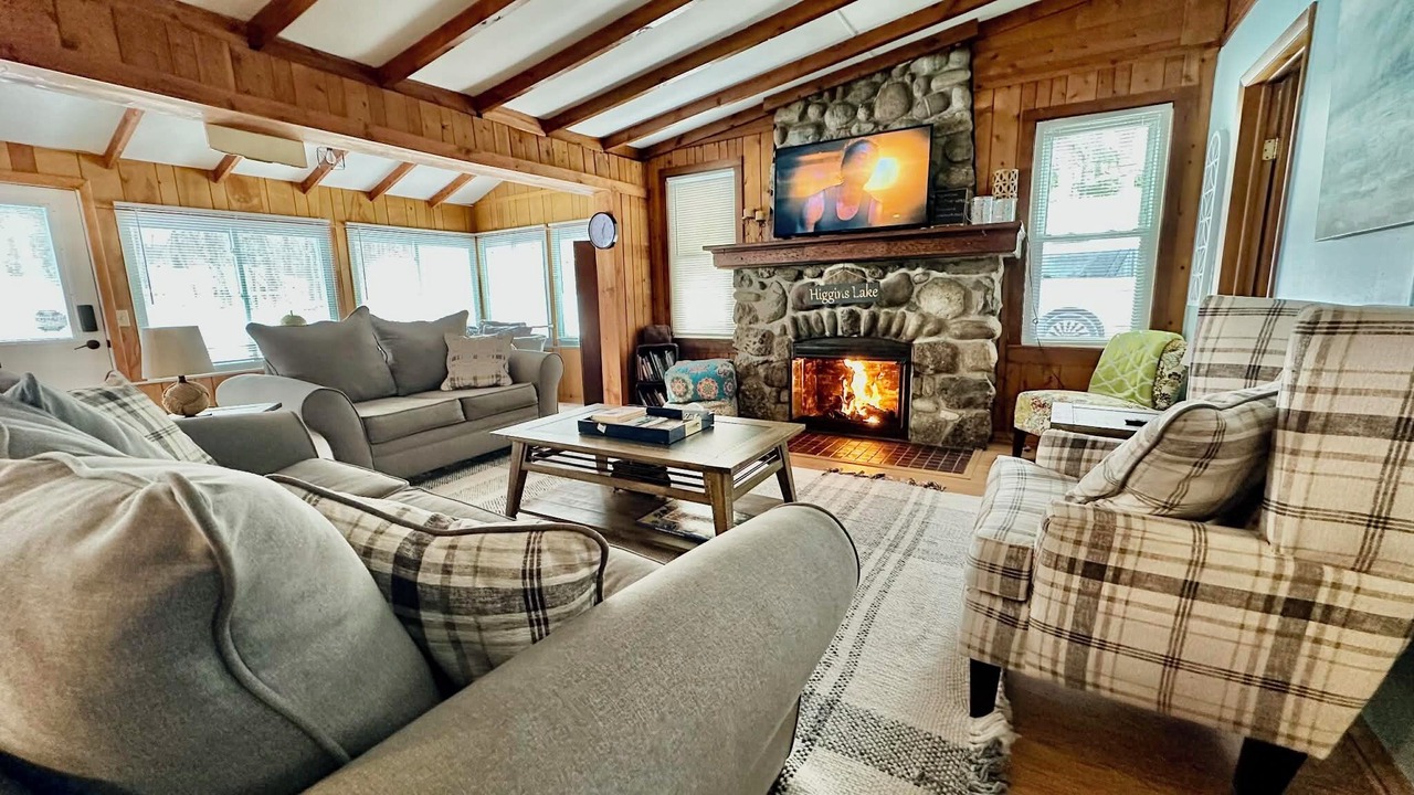 Photo of Livingroom in Higgins Lake