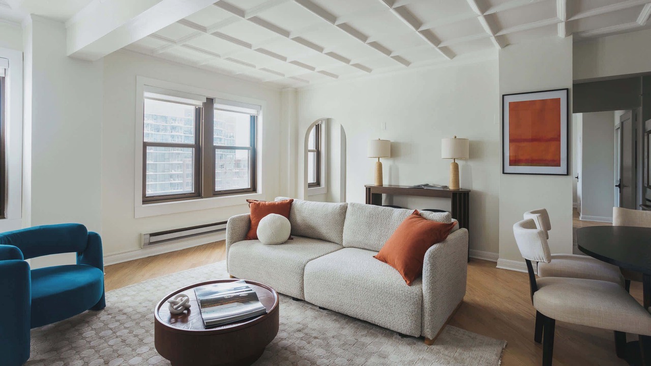 Photo of Livingroom in Near North Side