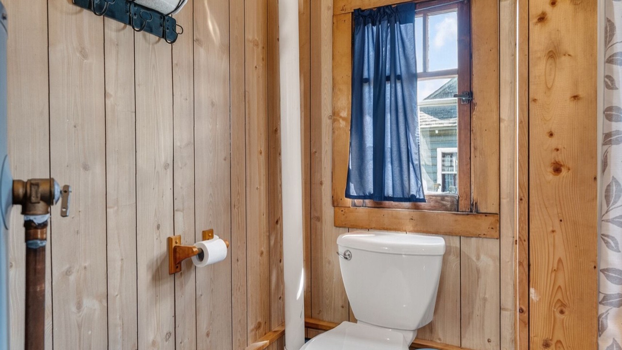 Photo of Bathroom in Curtis