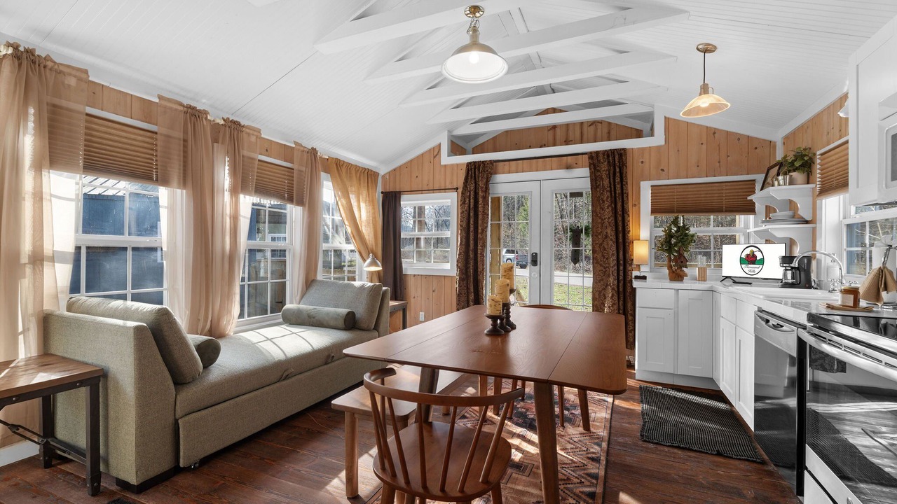 Photo of Bedroom in Blue Eye