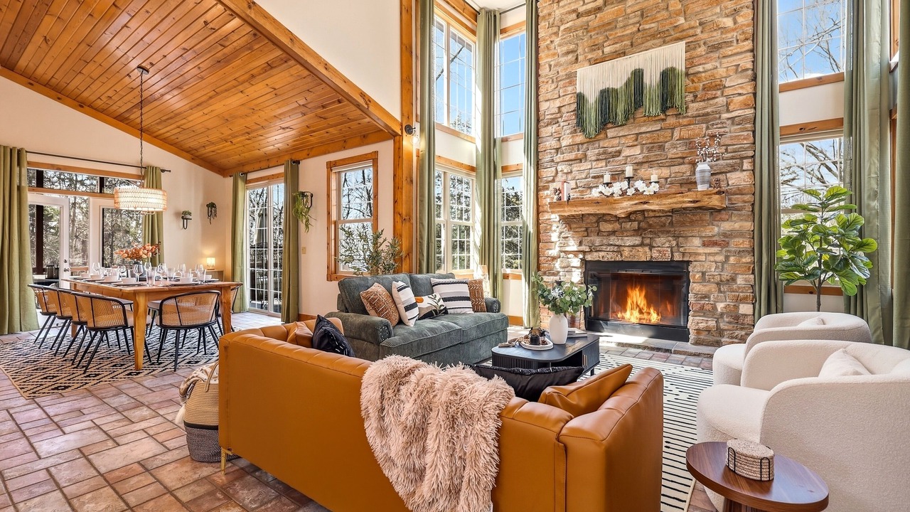 Photo of Livingroom in The Galena Territory