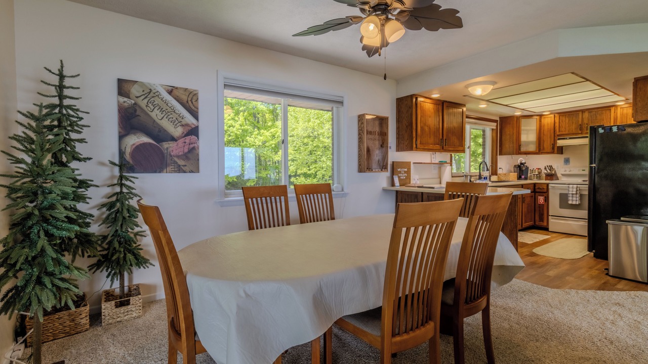 Photo of Livingroom in Suttons Bay