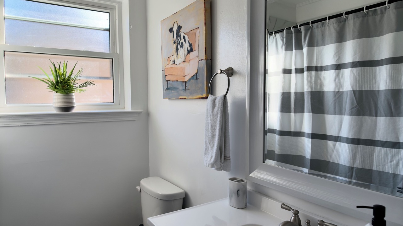 Photo of Bathroom in Kenner - Louis Armstrong International Airport