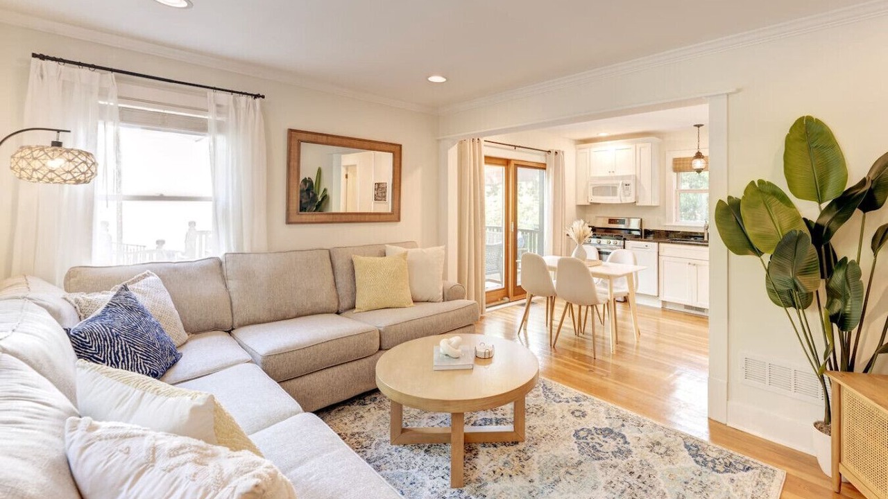 Photo of Livingroom in Williams Bay