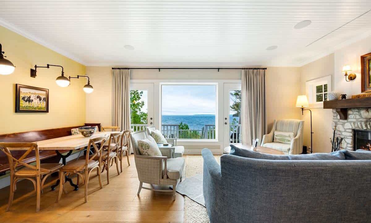 Photo of Livingroom in Gills Rock