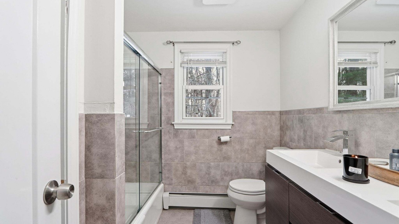Photo of Bathroom in Maple Hill