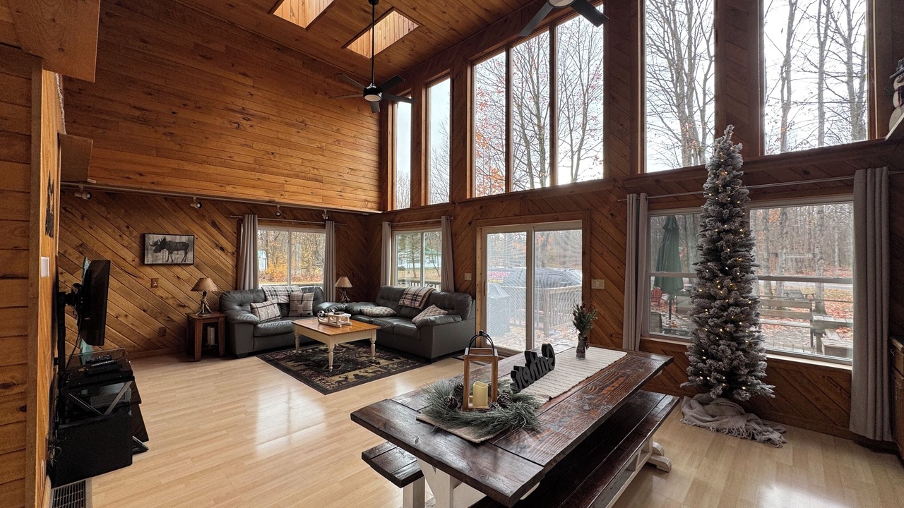 Photo of Livingroom in Mancelona