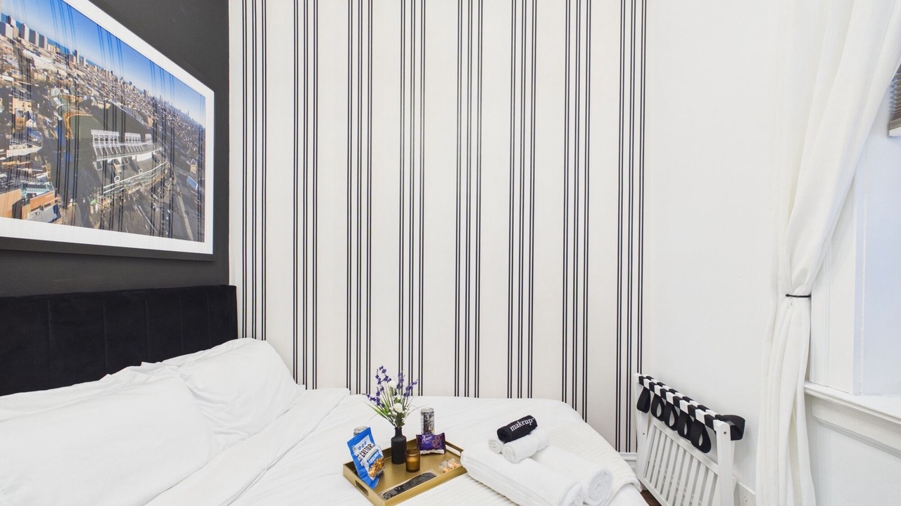 Photo of Bedroom in Lakeview