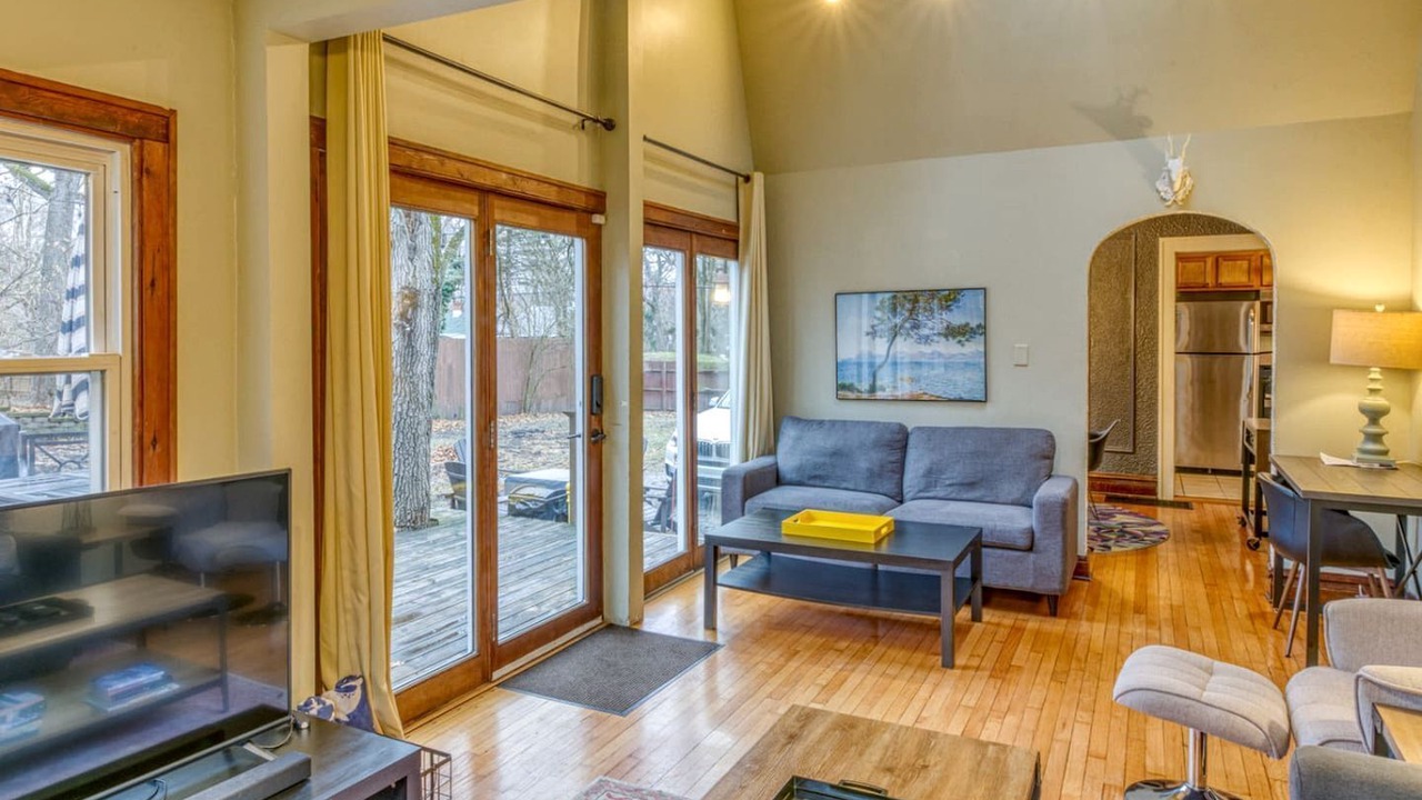 Photo of Livingroom in Miller Beach