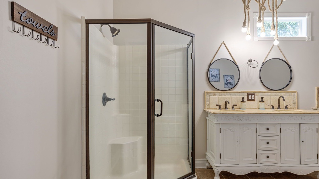 Photo of Bathroom in Perry