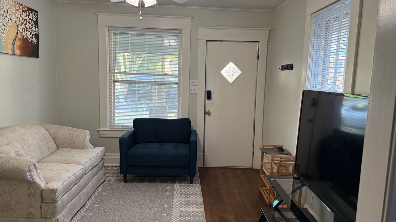 Photo of Livingroom in Rosedale
