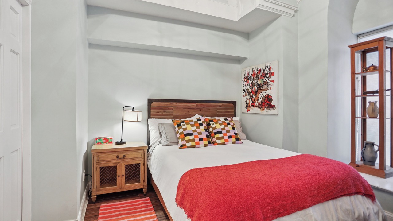 Photo of Bedroom in Old Town Triangle