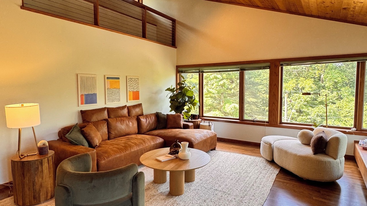 Photo of Livingroom in Grand Beach