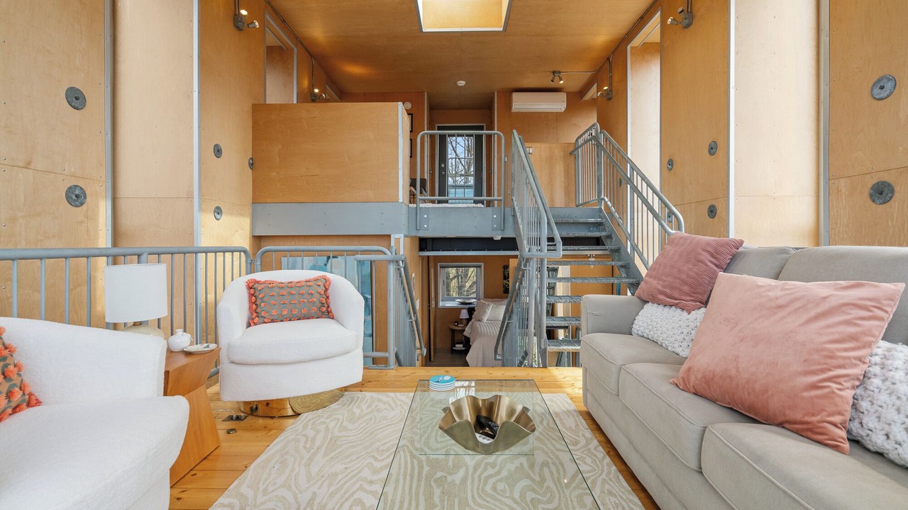 Photo of Livingroom in Northport