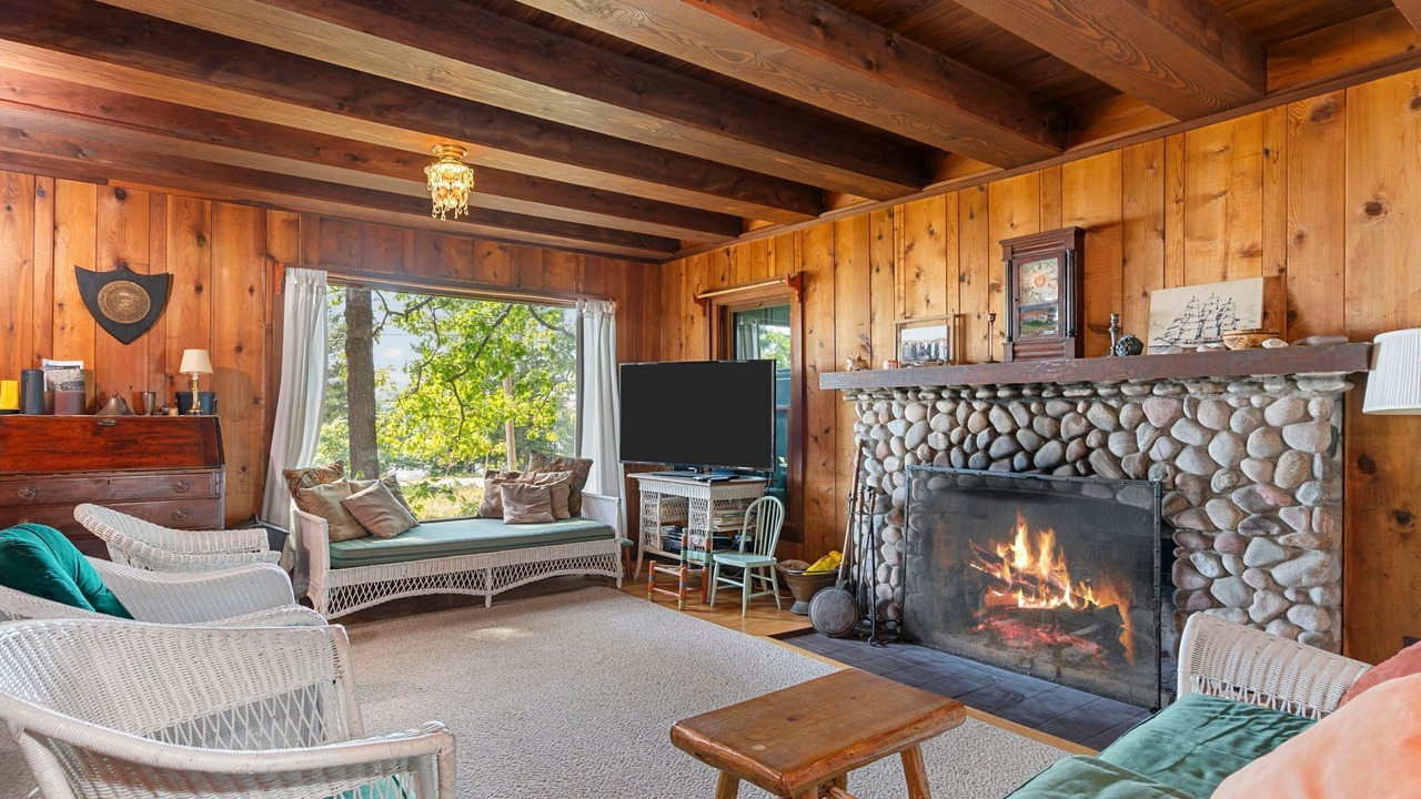 Photo of Livingroom in Lake Township