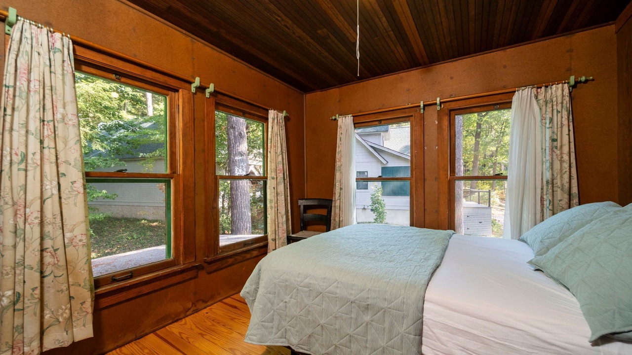 Photo of Bedroom in Lake Township