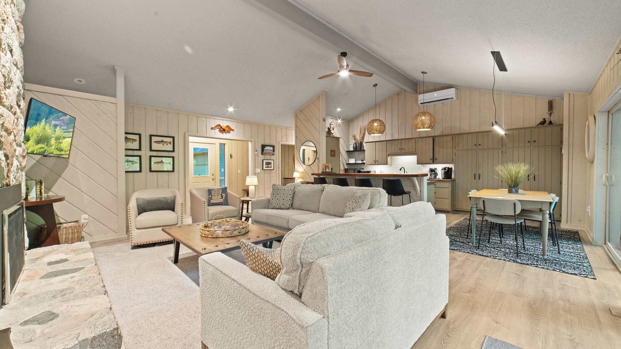 Photo of Livingroom in Bellaire