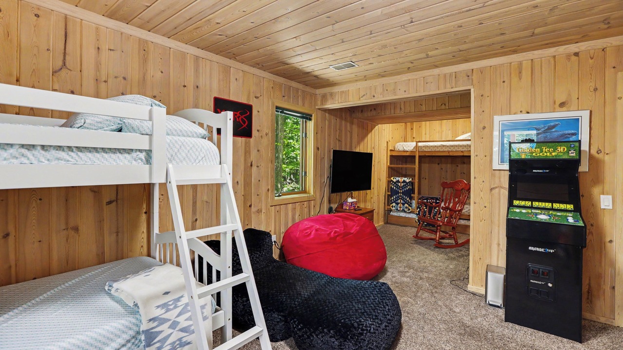Photo of Bedroom in Harbor Springs
