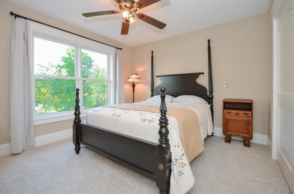 Photo of Bedroom in Maple Lake