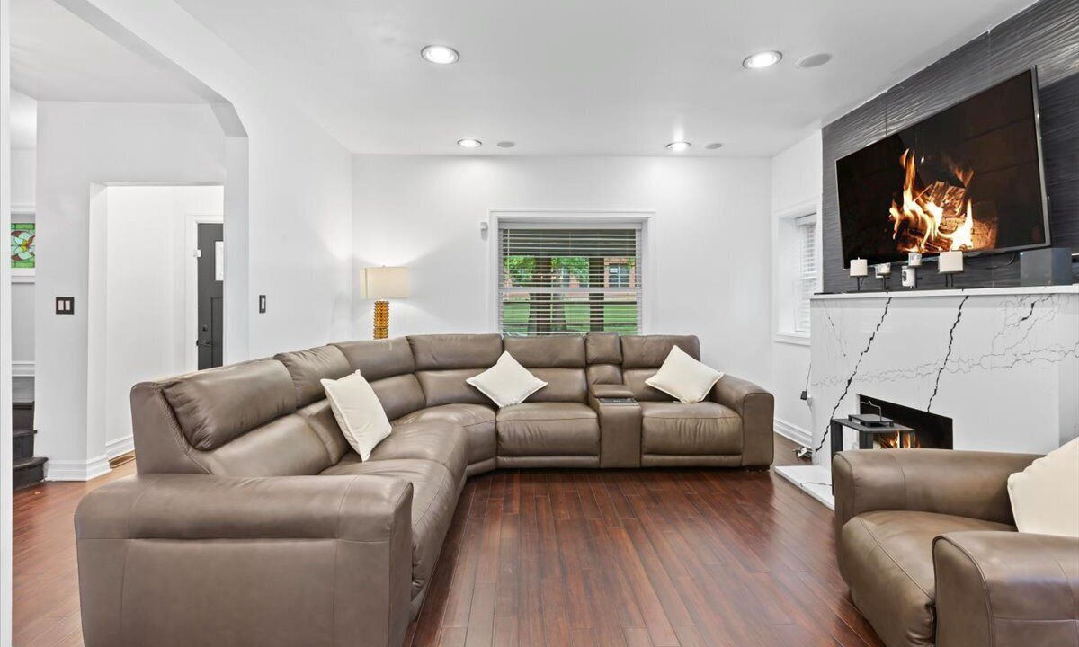 Photo of Livingroom in Beverly