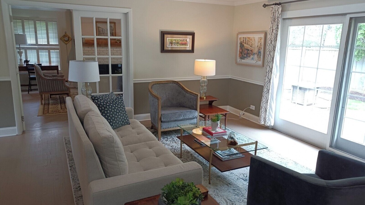 Photo of Livingroom in Glenview