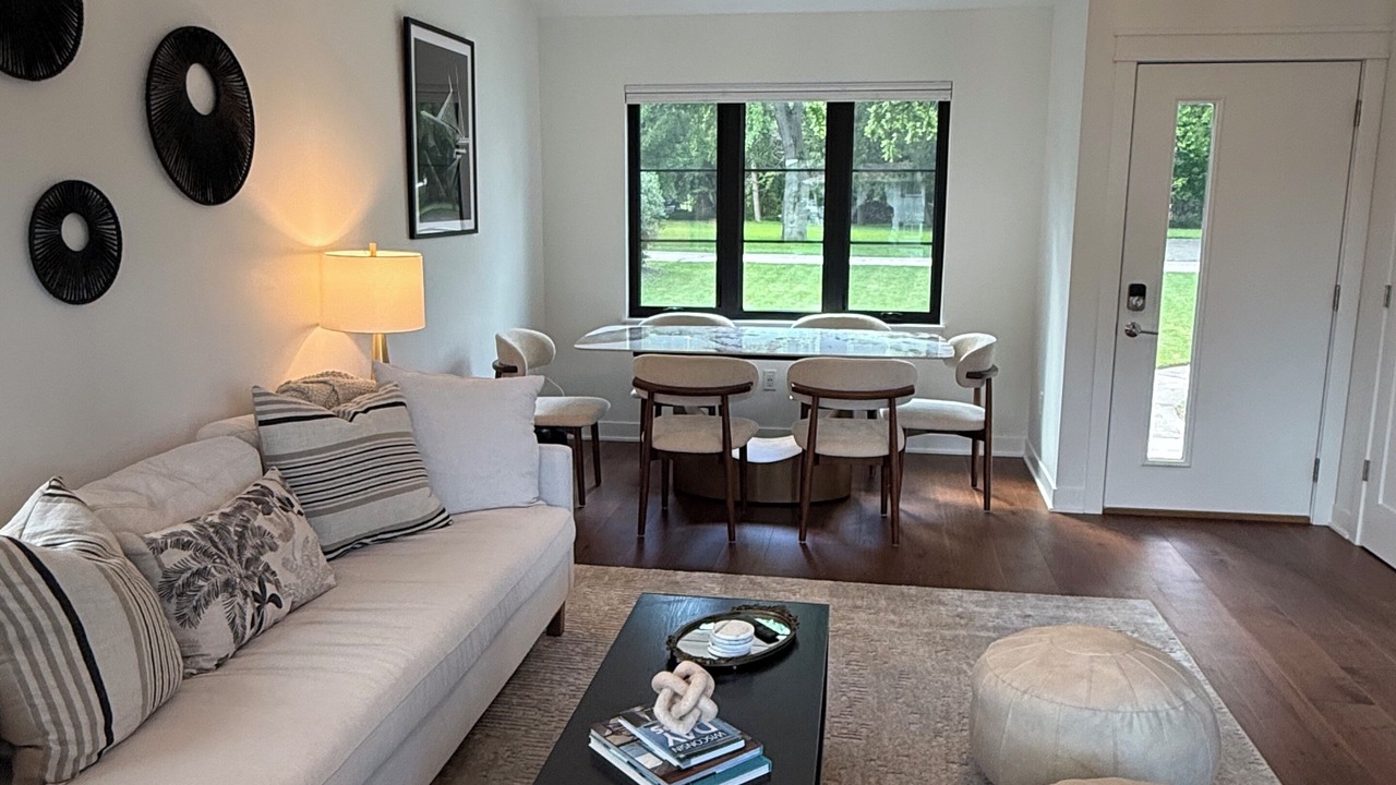 Photo of Livingroom in Okauchee Lake