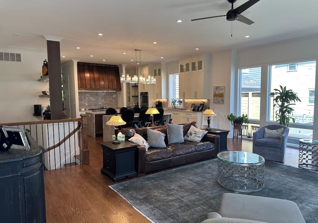 Photo of Livingroom in North Center