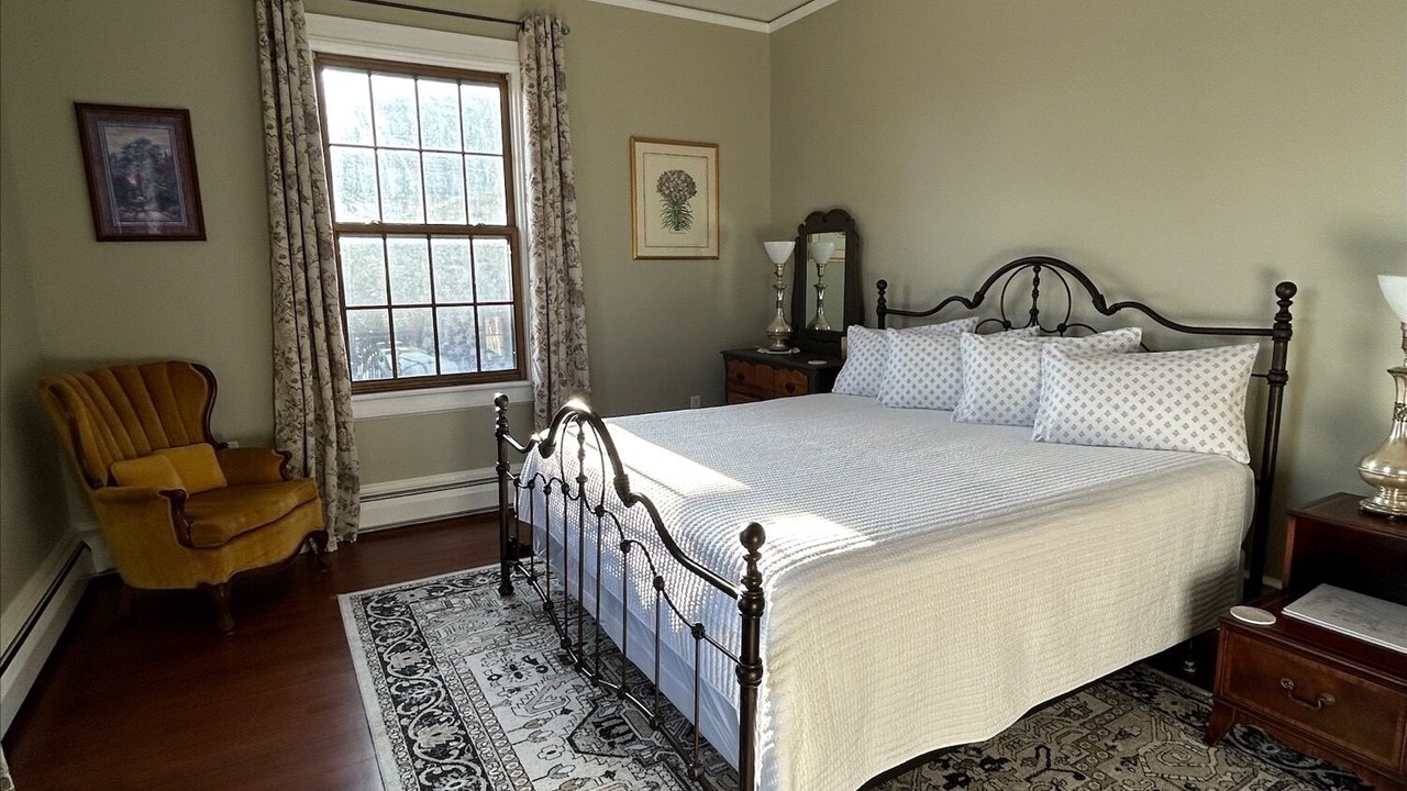 Photo of Bedroom in Calumet