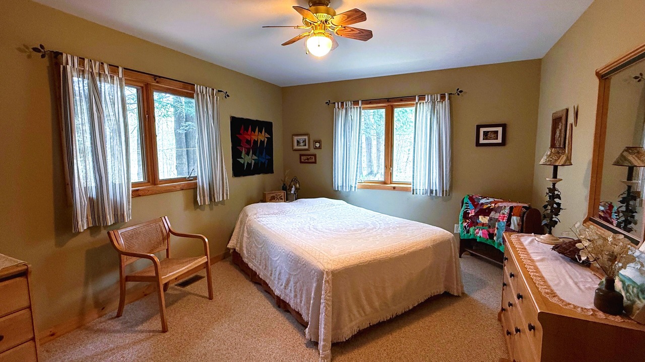 Photo of Bedroom in Maple City