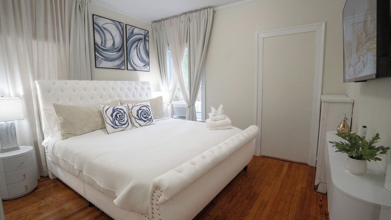 Photo of Bedroom in Rogers Park