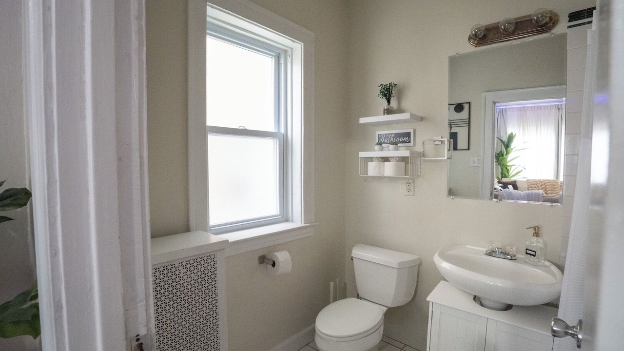 Photo of Bathroom in Rogers Park