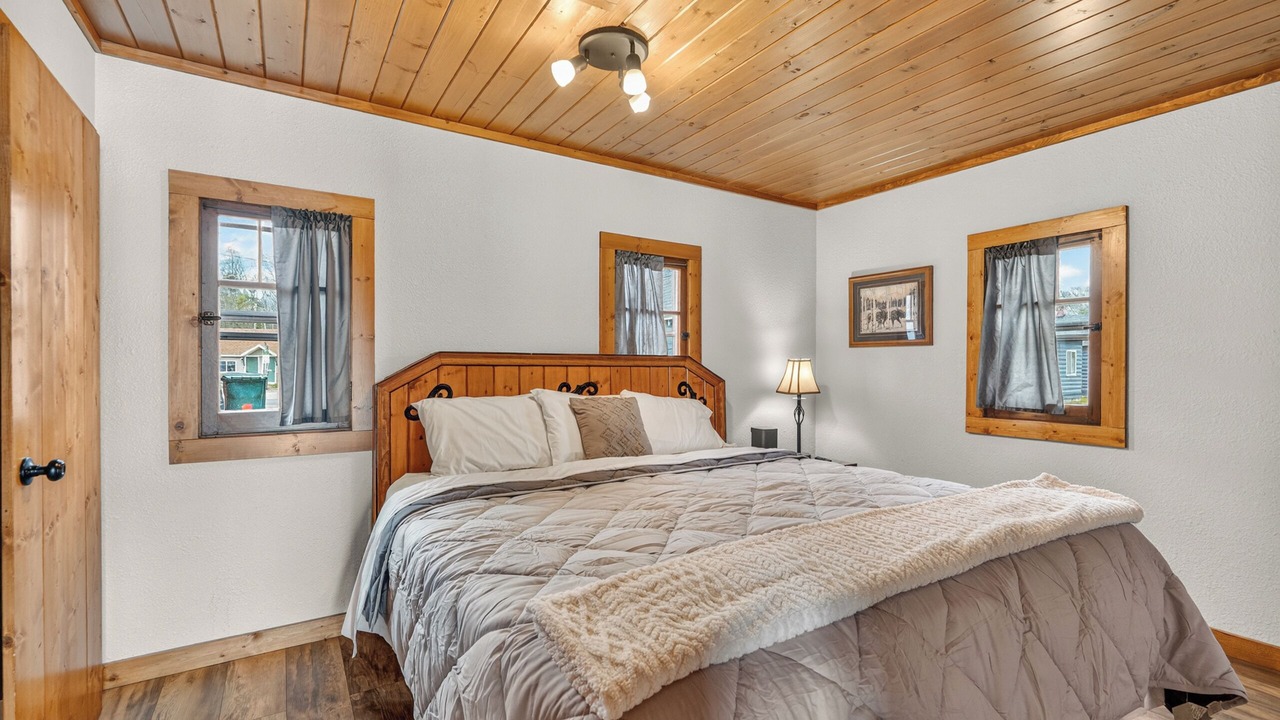 Photo of Bedroom in Curtis