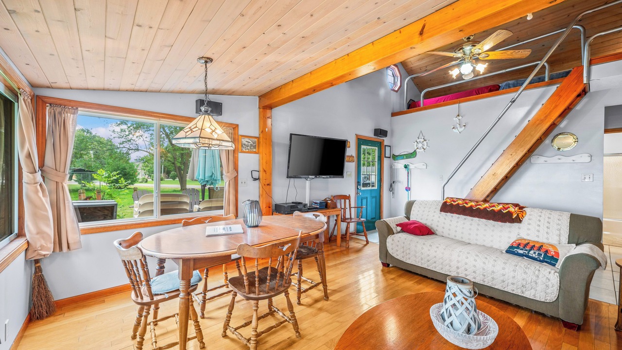 Photo of Livingroom in Paw Paw Lake