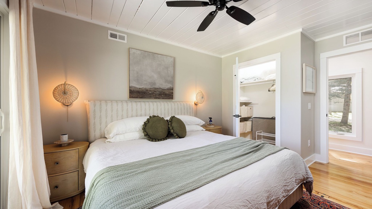 Photo of Bedroom in Maple City